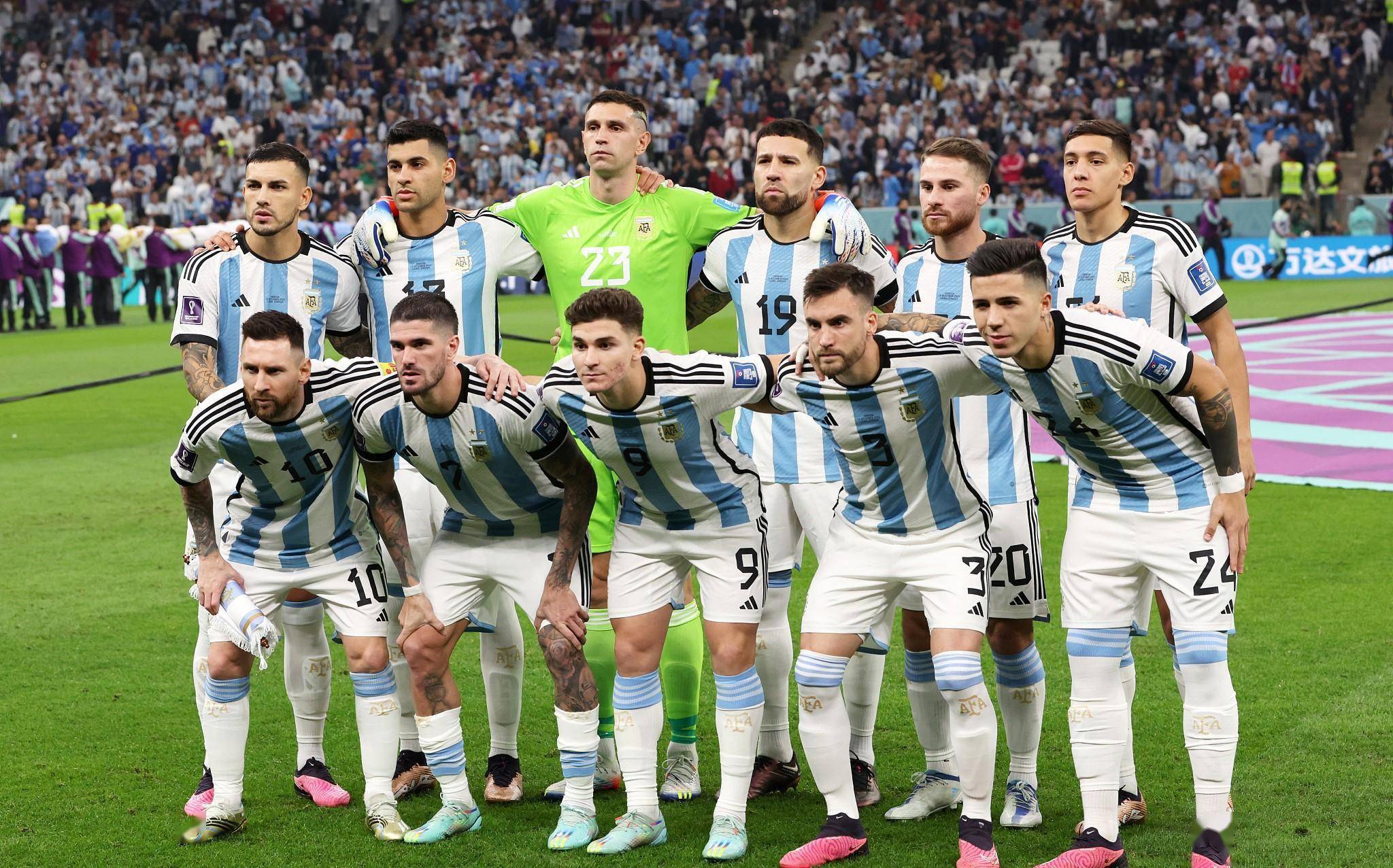 光芒四射的 光芒四射的