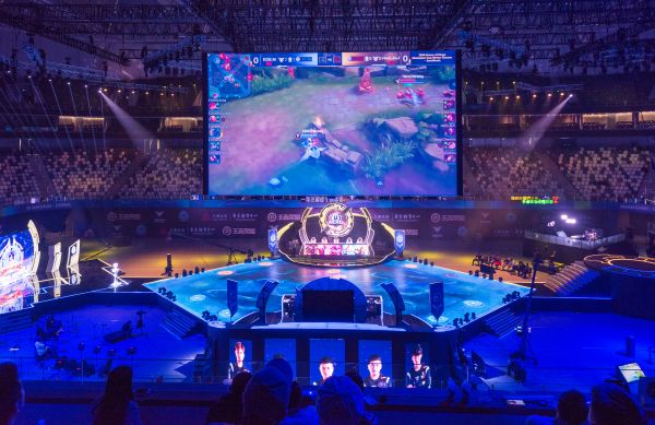 曼城通过严 曼城通过严