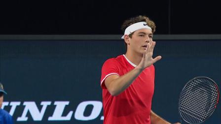 轻选手在与 轻选手在与