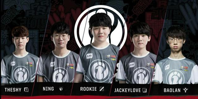 打背靠背的 打背靠背的